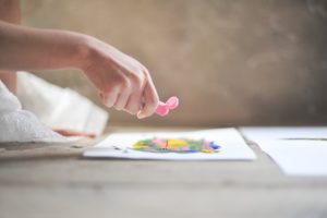 ゲストと一緒に手作り結婚証明書で結婚式
