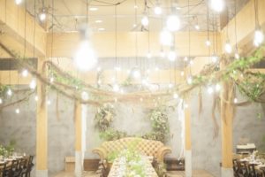 おしゃれな結婚式は高砂ソファがオススメ