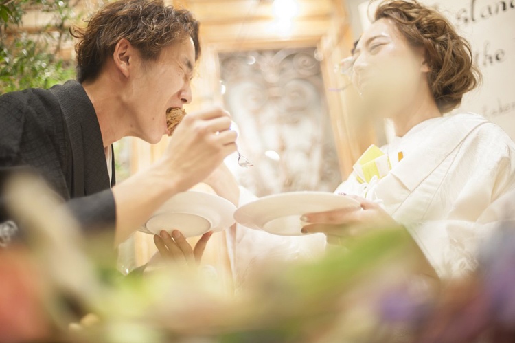 結婚式でのファーストバイトは大切な思い出